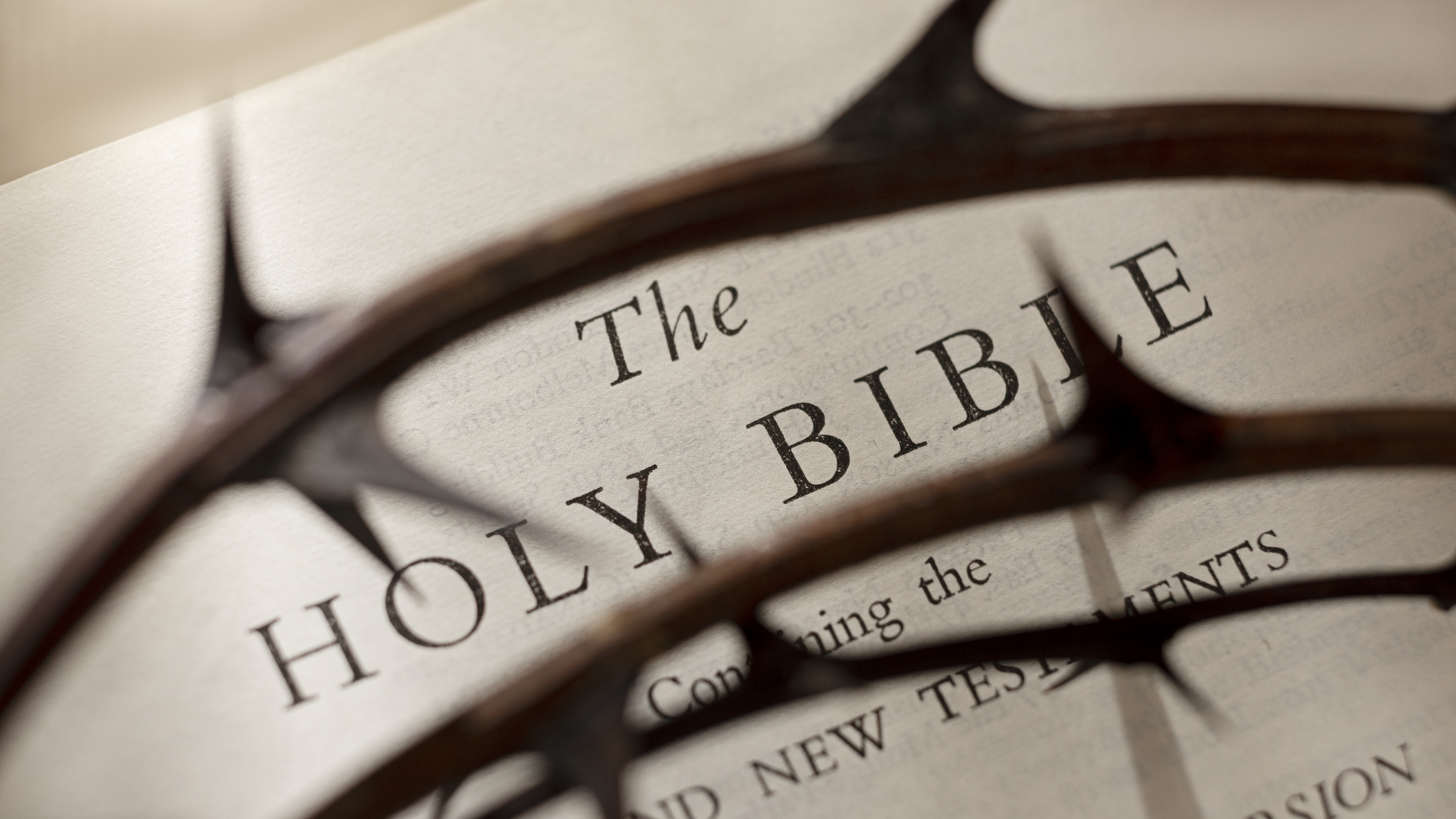 Old Testament vs. New Testament: Decoding the Bible